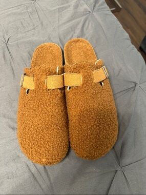 Men's Cozy Slip-On Shearling Sandal - Cognac Brown